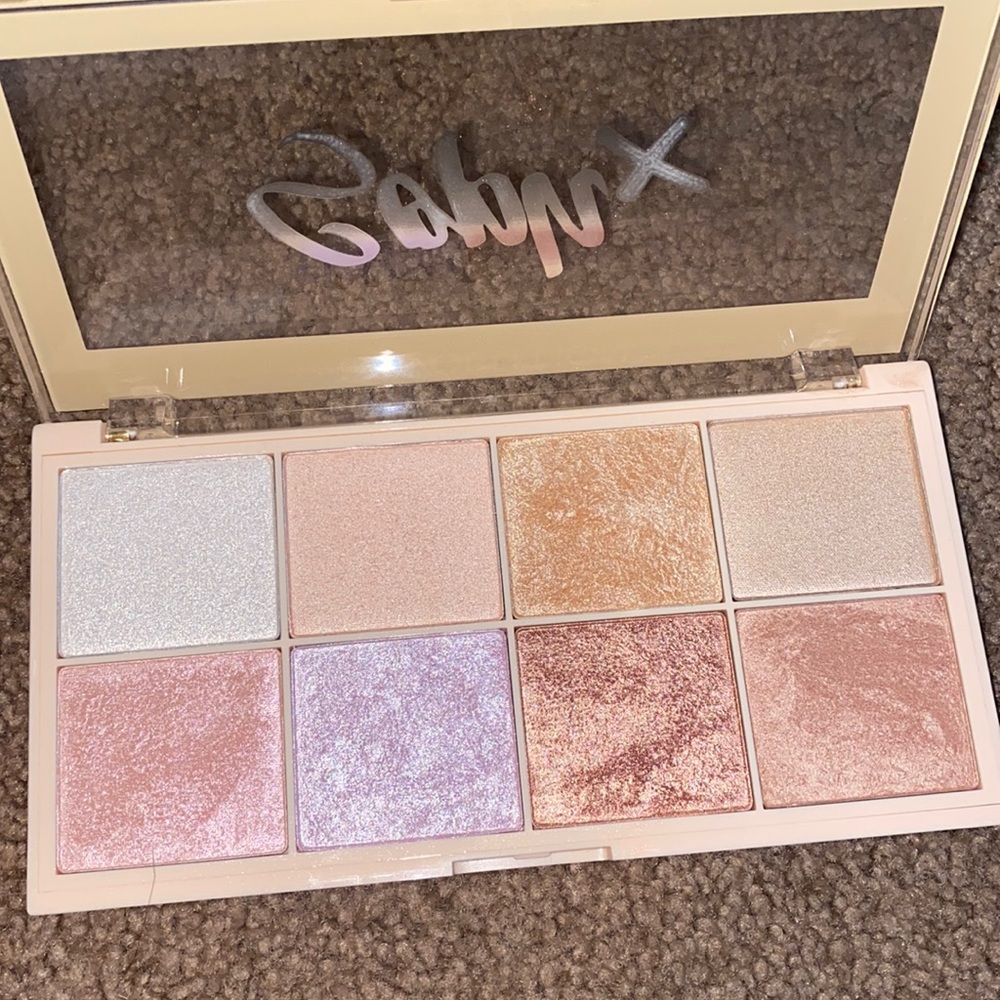 Soph x makeup revolution highlighter palette - lightly used